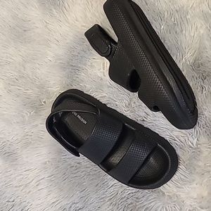 Steve madden rubber sandals